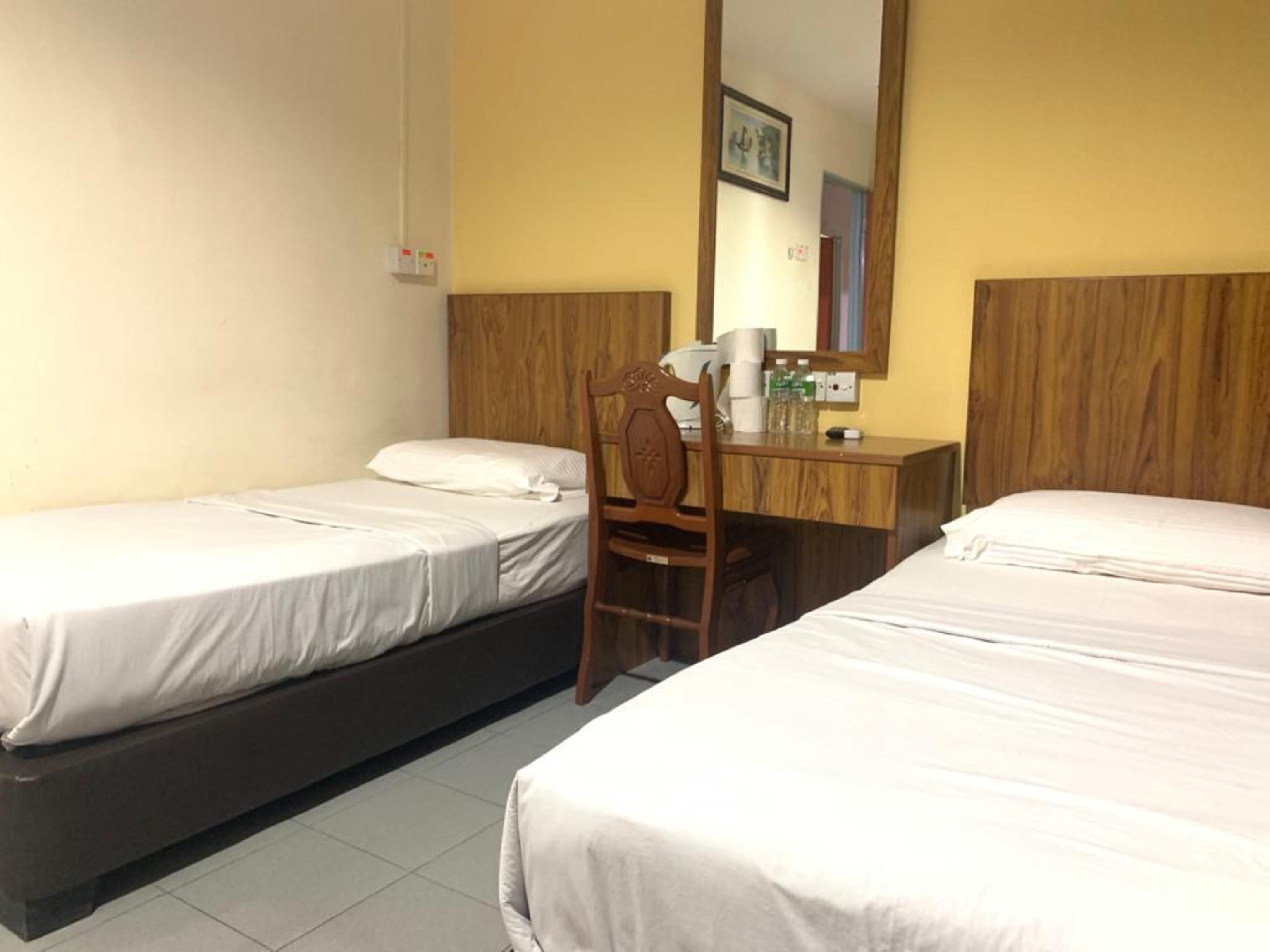 Oyo 89877 Sun Triang Hotel Kampong Kerayong Kültér fotó