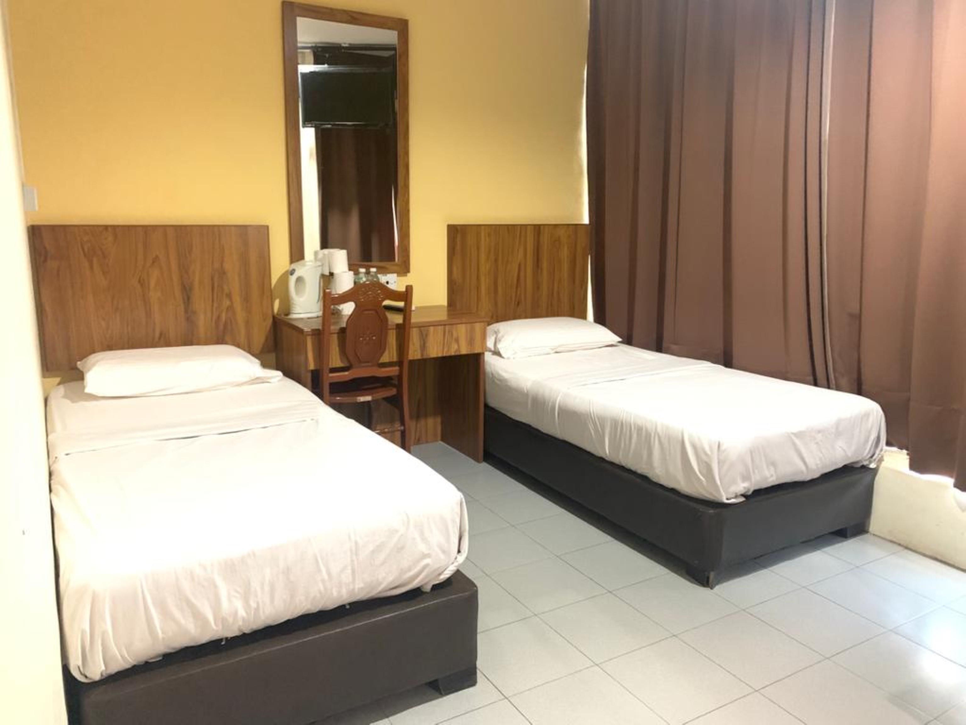 Oyo 89877 Sun Triang Hotel Kampong Kerayong Kültér fotó
