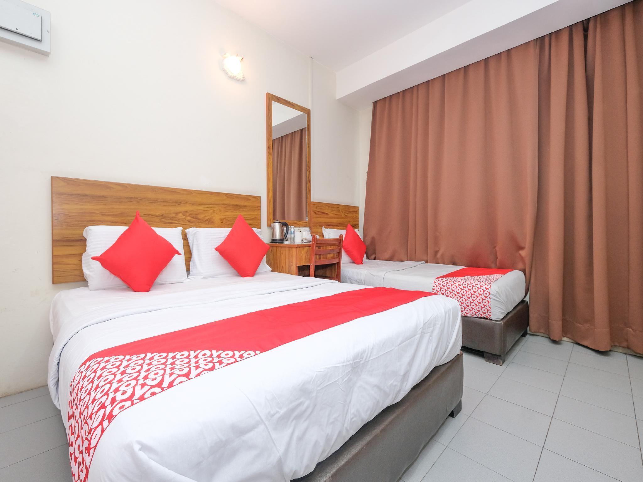 Oyo 89877 Sun Triang Hotel Kampong Kerayong Kültér fotó