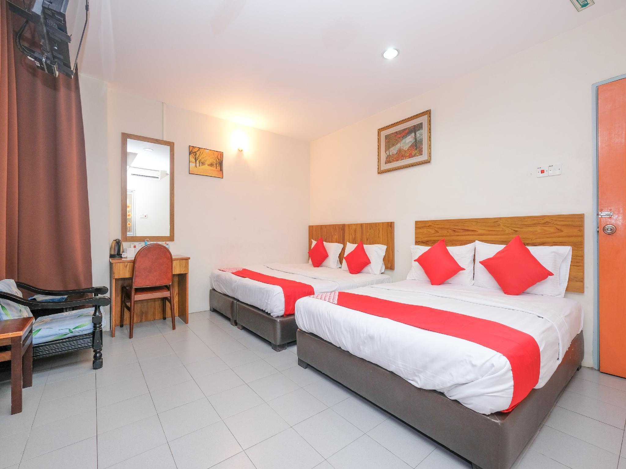 Oyo 89877 Sun Triang Hotel Kampong Kerayong Kültér fotó