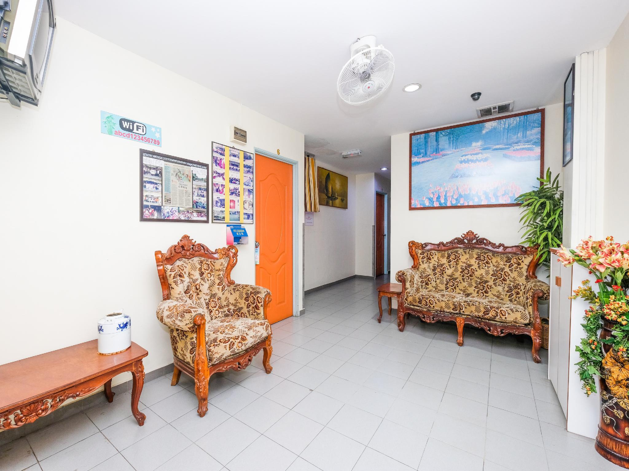Oyo 89877 Sun Triang Hotel Kampong Kerayong Kültér fotó