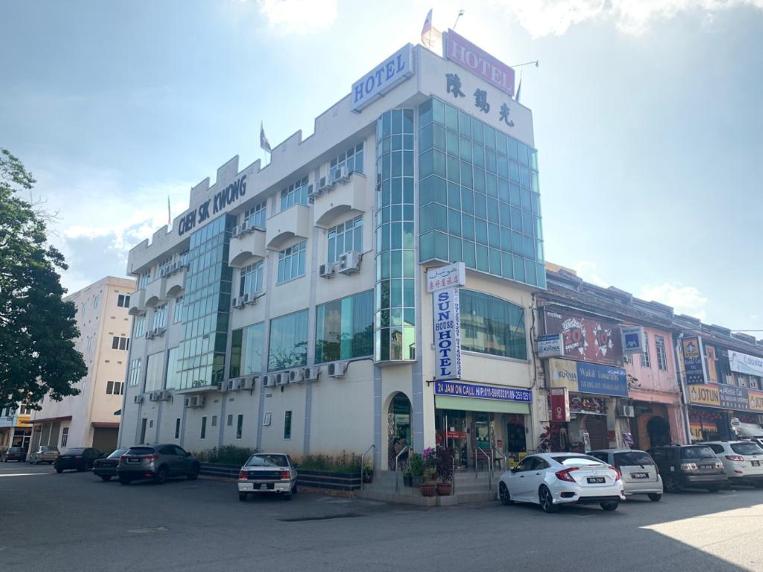 Oyo 89877 Sun Triang Hotel Kampong Kerayong Kültér fotó