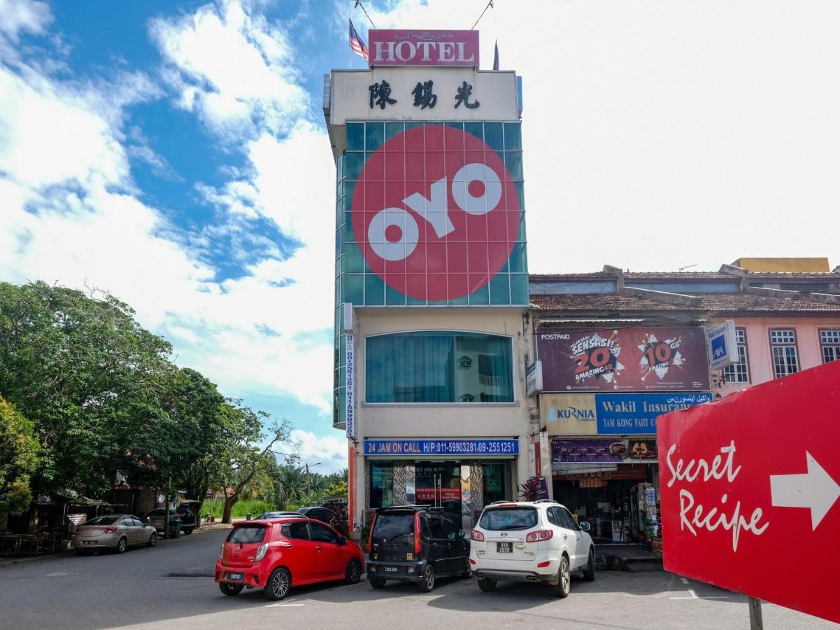 Oyo 89877 Sun Triang Hotel Kampong Kerayong Kültér fotó